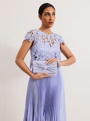 Azul - Phase Eight Knot Front Clutch Bag - Imagen 1 de 8