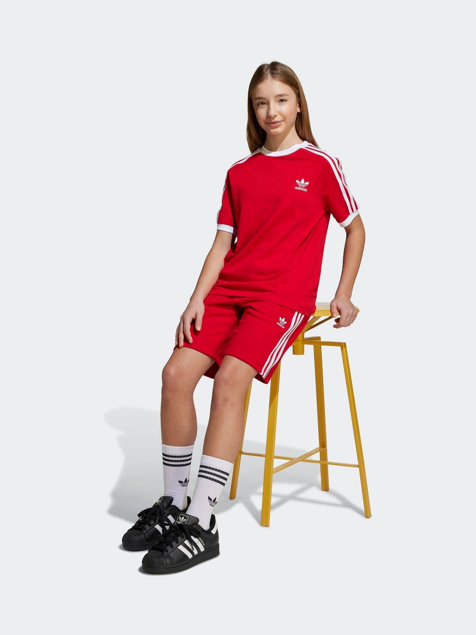 Next：日本 レッド - adidas Originals Adicolor 3 ストライプキッズ T