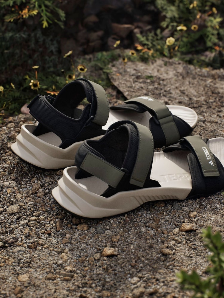 أخضر - صندل Hydroterra من Adidas Terrex - صورة 2 من 16 أخضر - صندل Hydroterra من Adidas Terrex - صورة 2 من 16