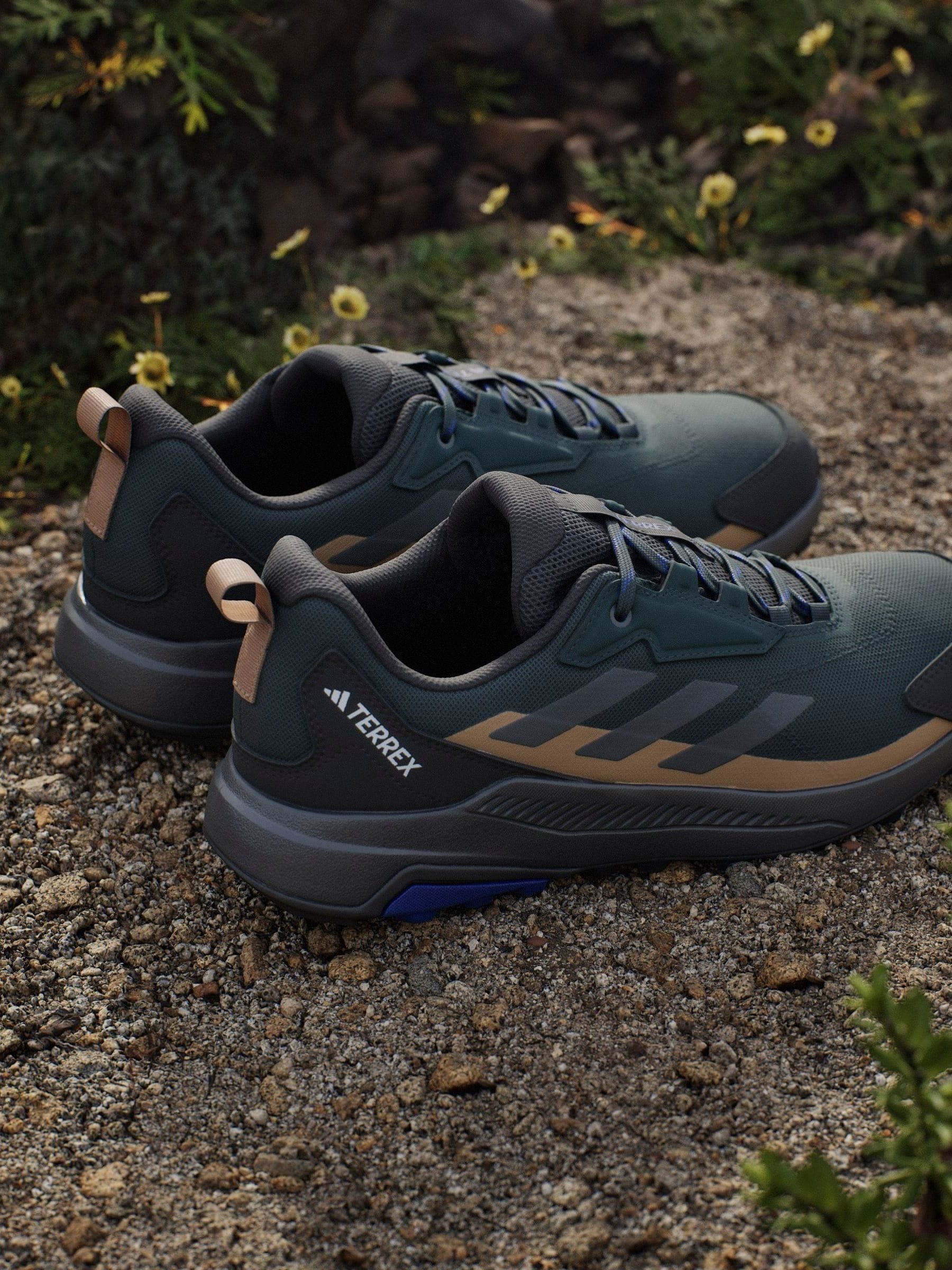 Cumpără Verde - Pantofi sport de drumeție adidas Terrex Anylander