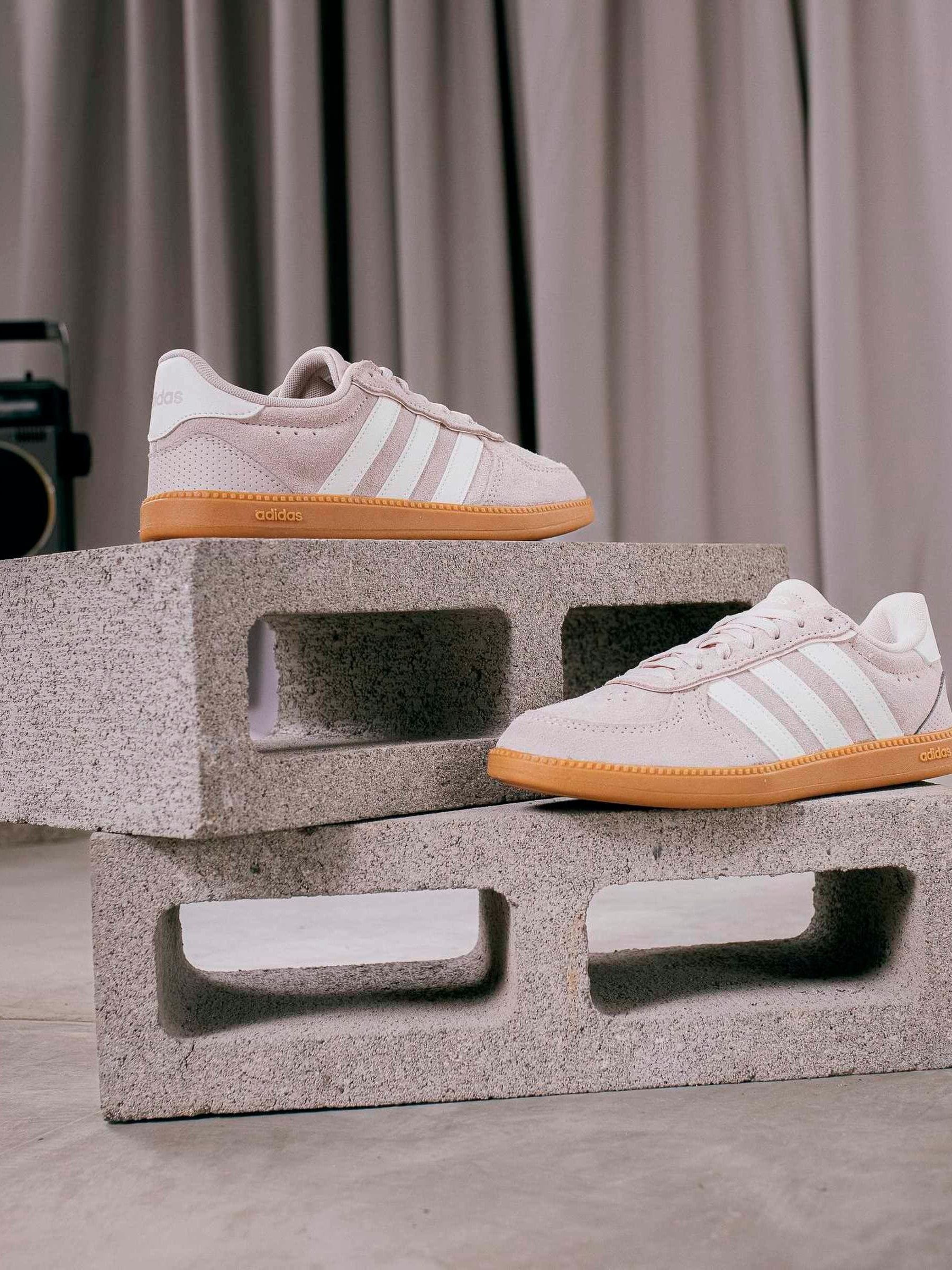 Comprar Rosa / Branco - Sapatilhas adidas Breaknet Sleek from Next