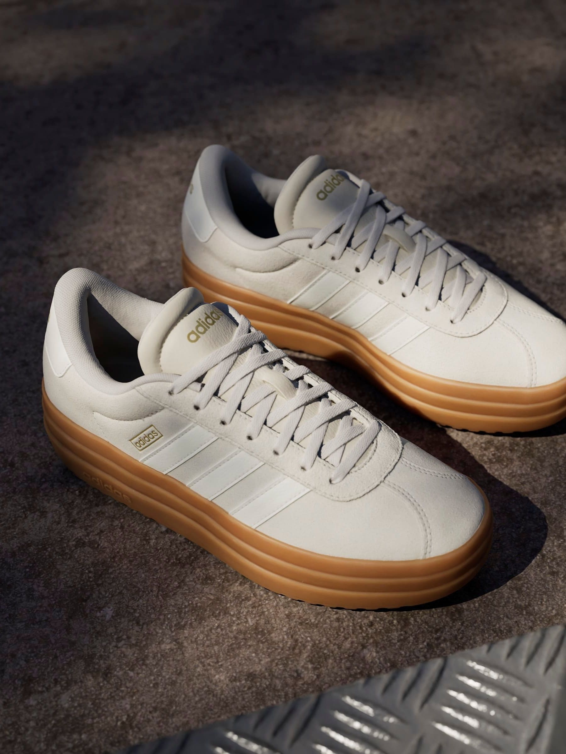 Cumpără Maro - Pantofi sport adidas VL Court Bold from Next Romania