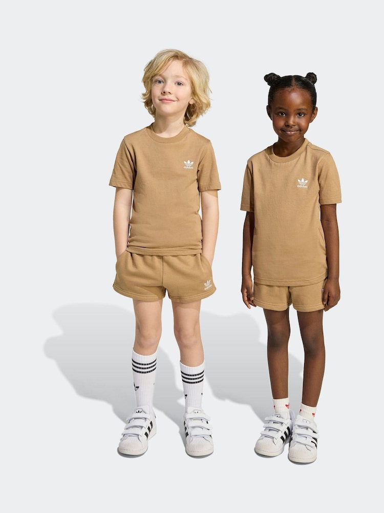 adidas Originals Brown Oversized Big Logo Kids Tshirt and Shorts set - Image 1 of 8