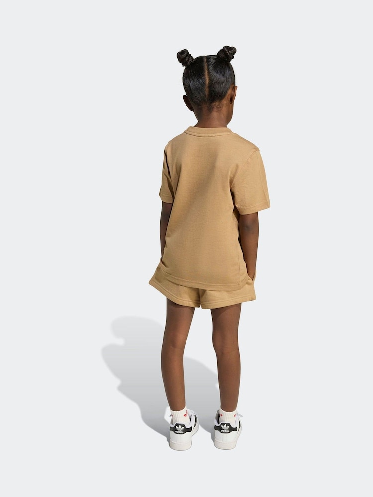 adidas Originals Brown Oversized Big Logo Kids Tshirt and Shorts set - Image 2 of 8