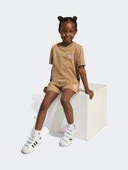 adidas Originals Brown Oversized Big Logo Kids Tshirt and Shorts set - Image 3 of 8