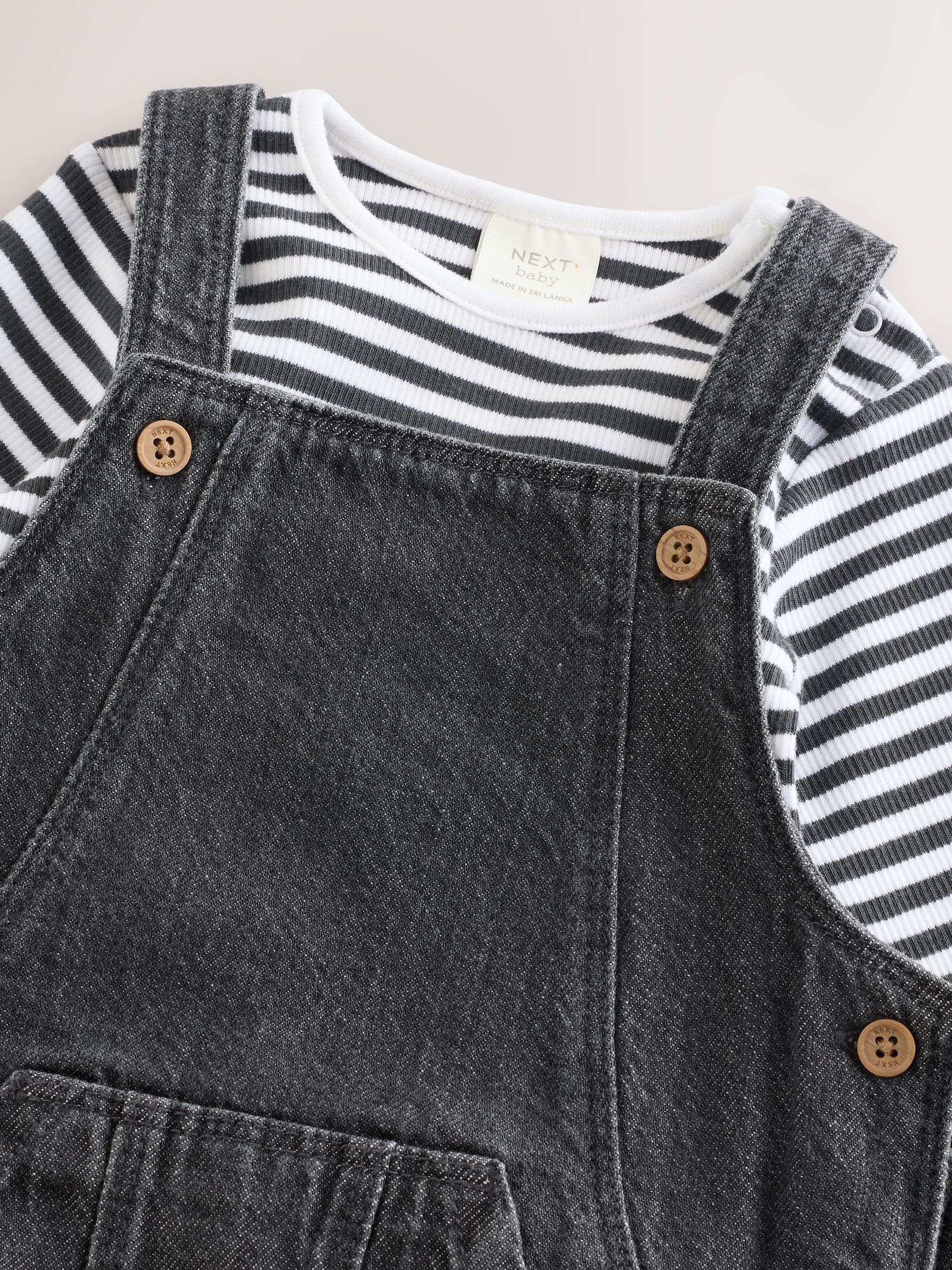 DENIM DUNGAREE スヌーピートレーナー 02 グレー#941 Buy Charcoal Grey Baby Denim Dungarees and Bodysuit Set (0mths