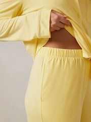 Amarillo - Chelsea Peers TENCEL™ Modal Long Button Up Pyjamas Set - Imagen 3 de 5