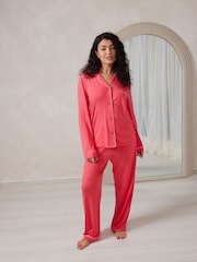 Rosa/rojo - Chelsea Peers TENCEL™ Modal Long Button Up Pyjamas Set - Imagen 1 de 5
