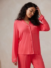 Rosa/rojo - Chelsea Peers TENCEL™ Modal Long Button Up Pyjamas Set - Imagen 4 de 5