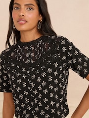 Love & Roses Blusa de short sleeve e Crew Neck - Imagem 2 de 4