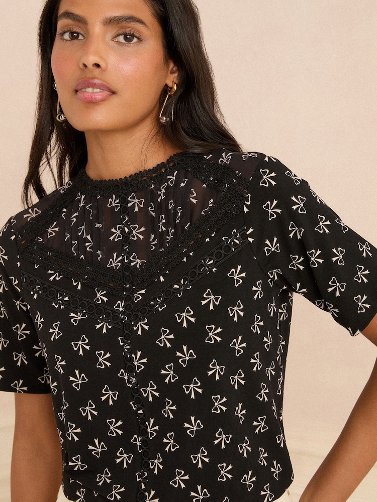 Love & Roses Blusa de short sleeve e Crew Neck - Imagem 2 de 4