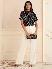 Love & Roses Blusa de short sleeve e Crew Neck - Imagem 3 de 4