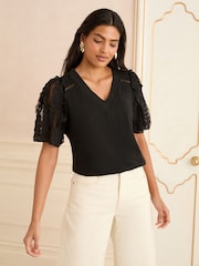 Love & Roses Mesh Heart Print Sleeve T-Shirt - Imagem 2 de 4