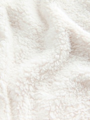 rožnata - Baker by Ted Baker Cable Knit Fleece Blanket - Slika 5 iz 5