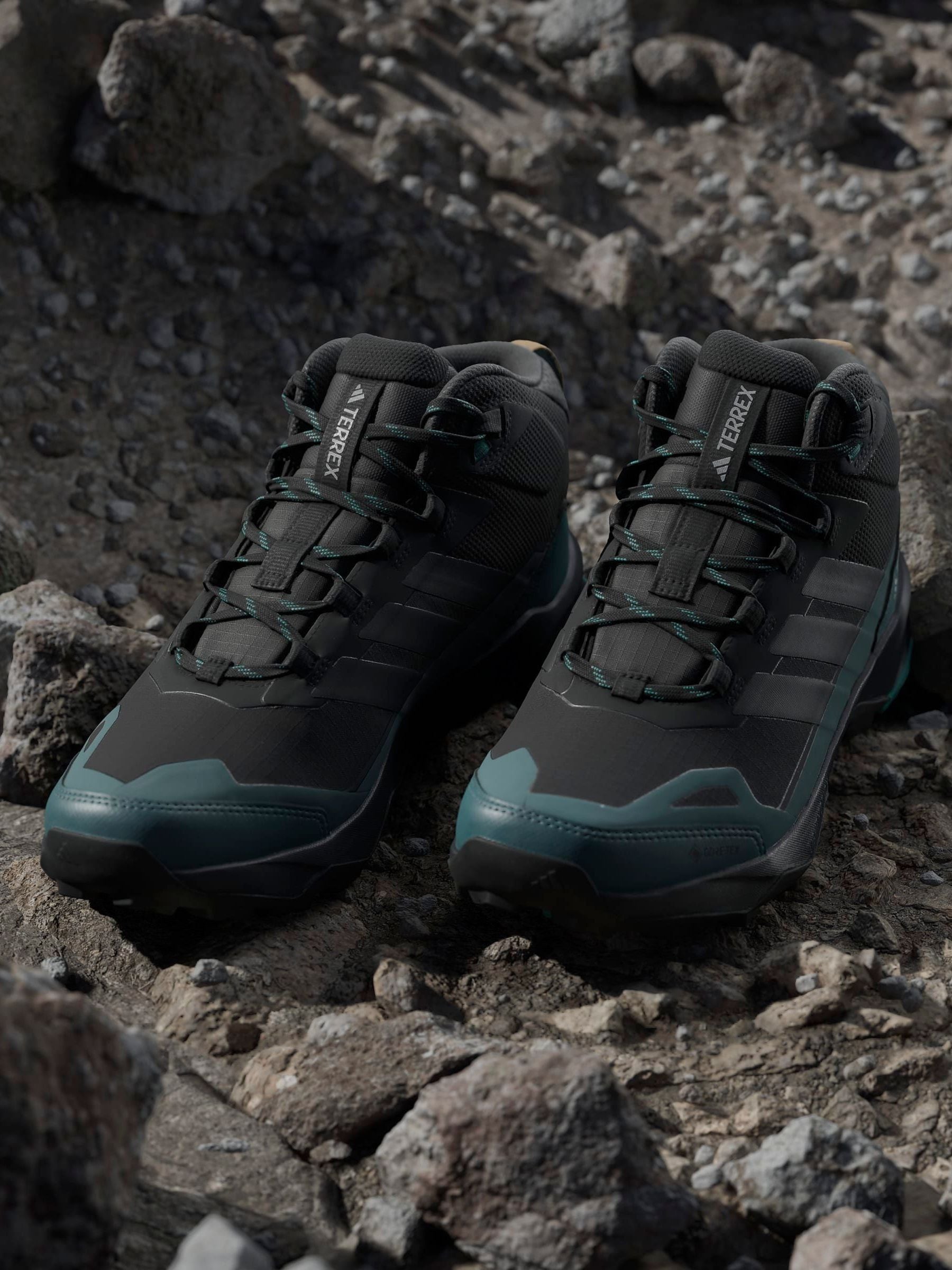 Next：日本 ダークブラック - adidas Terrex Skychaser AX5 Mid GORE