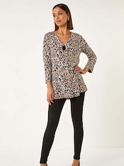 Roman Pleated Front Textured Crepe Top - Imagen 2 de 5