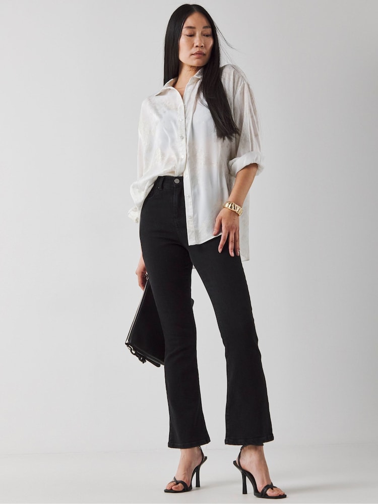 Negro - JD Williams Magisculpt Bootcut Jeans - Imagen 1 de 4 Negro - JD Williams Magisculpt Bootcut Jeans - Imagen 1 de 4