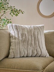 Tiger Cut Faux Fur Cushion - صورة 1 من 5