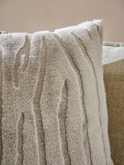 Tiger Cut Faux Fur Cushion - صورة 2 من 5