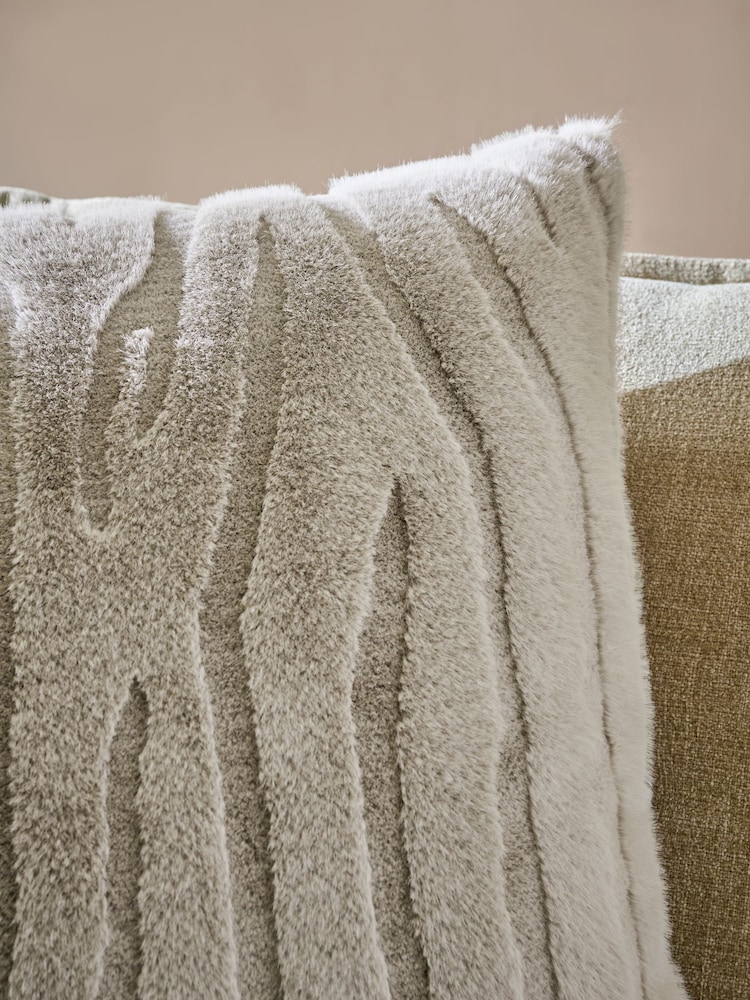 Tiger Cut Faux Fur Cushion - صورة 2 من 5
