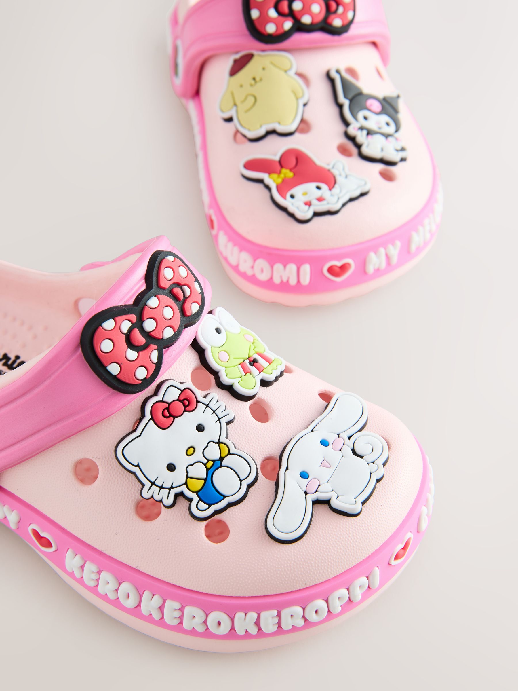 Next：日本 ピンク - Hello Kitty Sanrio クロッグサンダル from Next