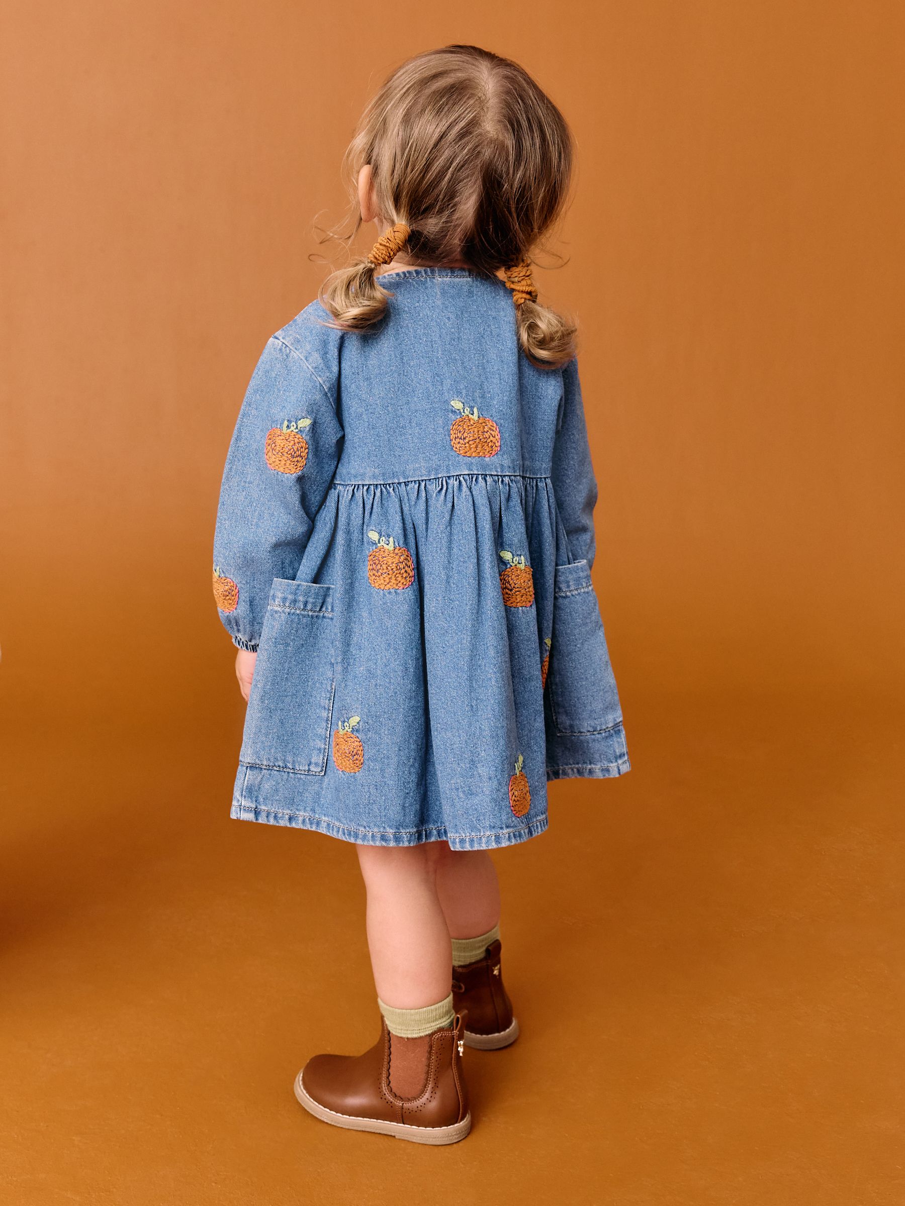pumpkin patch denim dress From pumpkin patch to brunchthis denim dress goes everywhere.  Tap to  shop our THML Suede Collar Denim Dress