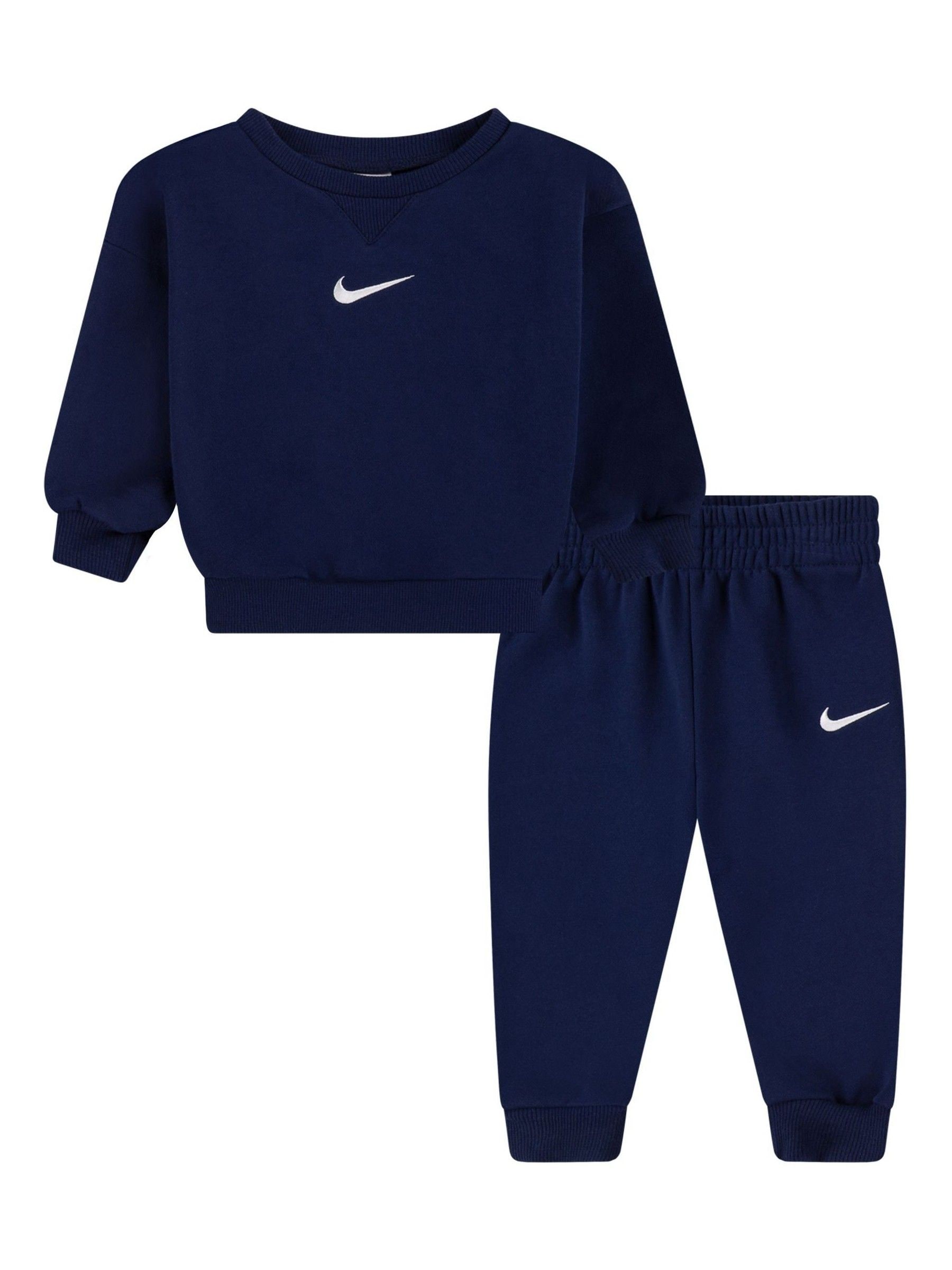 nike essential fleece crew