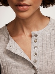 Mint Velvet Graues Geripptes Polo-Strick-Top - Bild 4 von 7