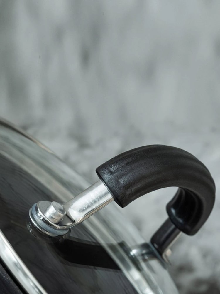 Circulon Grey Total Hard Anodised 24cm Casserole Pot With Glass Lid - Image 5 of 5