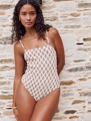 Crema con bloque de madera - Shirred Tummy Control Bandeau Swimsuit - Imagen 2 de 9