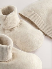 Neutral Baby 100% Cottton Knitted Hat and Bootie 2 Piece Set (0-9mths) - Image 2 of 4