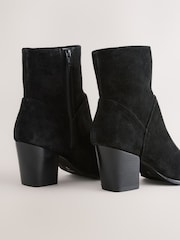 črna Suede - Kavbojski gležnjarji s peto Forever Comfort® Western - Slika 3 iz 5