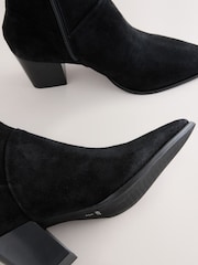črna Suede - Kavbojski gležnjarji s peto Forever Comfort® Western - Slika 5 iz 5