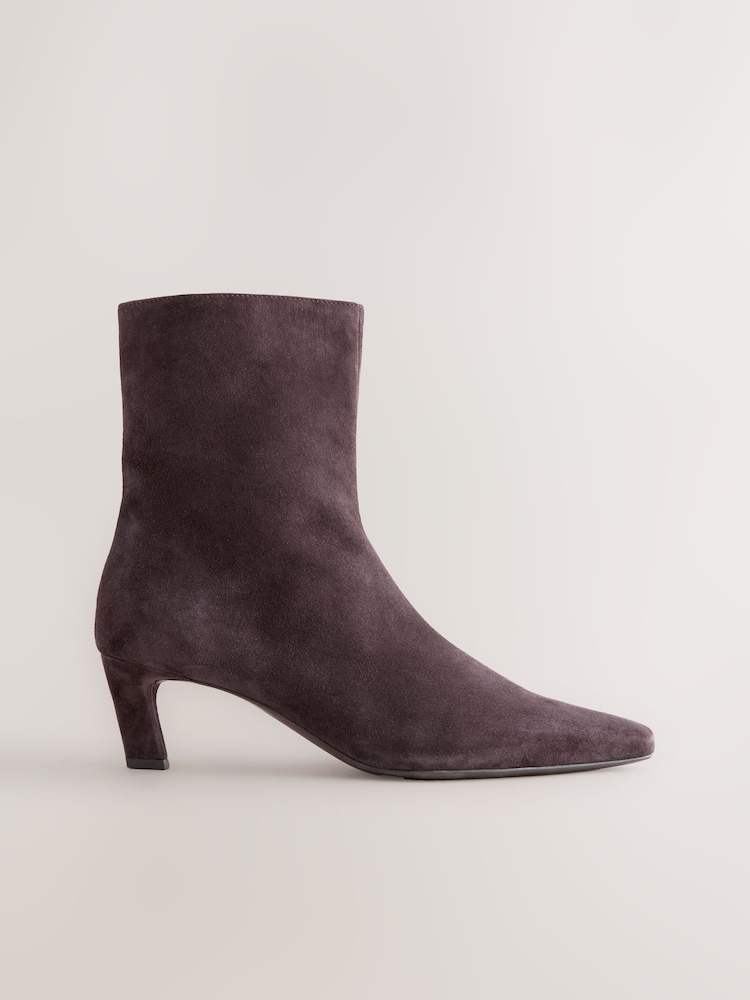 Marrón chocolate de ante - Forever Comfort® Chisel Toe Heeled Ankle Boots - Imagen 2 de 5 Marrón chocolate de ante - Forever Comfort® Chisel Toe Heeled Ankle Boots - Imagen 2 de 5