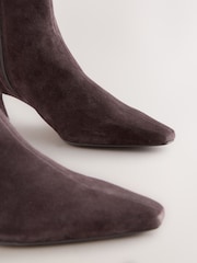 Marrón chocolate de ante - Forever Comfort® Chisel Toe Heeled Ankle Boots - Imagen 3 de 5