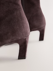 Marrón chocolate de ante - Forever Comfort® Chisel Toe Heeled Ankle Boots - Imagen 4 de 5
