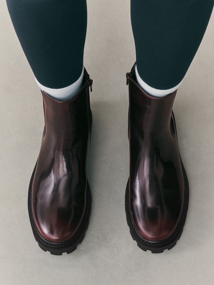 أحمر عنابي - Forever Comfort® Cleated Sole Chelsea Ankle Boots - صورة 2 من 10 أحمر عنابي - Forever Comfort® Cleated Sole Chelsea Ankle Boots - صورة 2 من 10