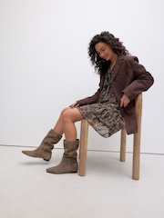 Ante marrón visón - Forever Comfort® Whipstitch Pull-On Midi Boots - Imagen 1 de 10