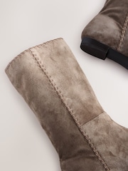 Ante marrón visón - Forever Comfort® Whipstitch Pull-On Midi Boots - Imagen 10 de 10