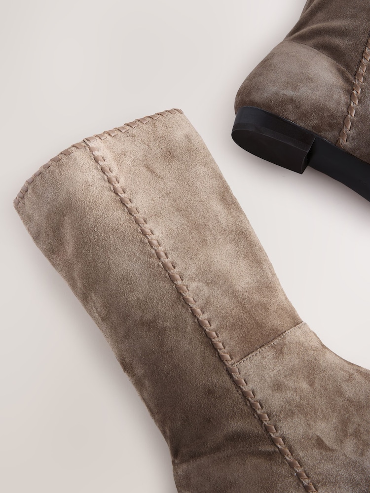 Ante marrón visón - Forever Comfort® Whipstitch Pull-On Midi Boots - Imagen 10 de 10 Ante marrón visón - Forever Comfort® Whipstitch Pull-On Midi Boots - Imagen 10 de 10