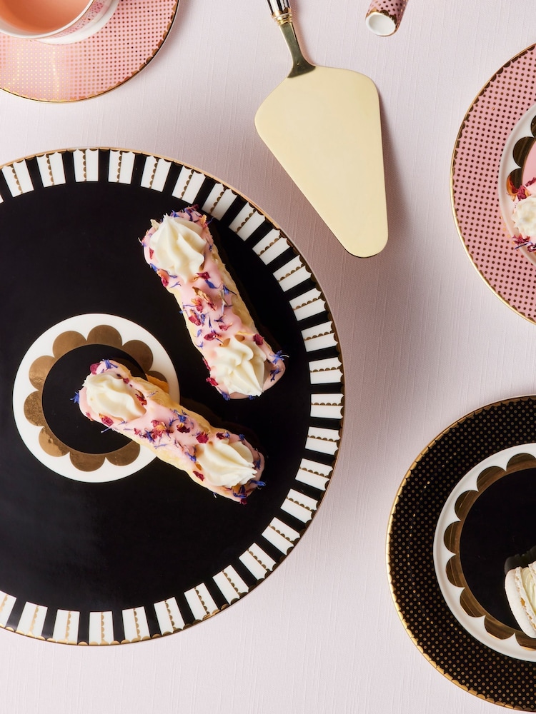 Maxwell & Williams Black Teas and C's Regency Footed Cake Stand - Image 1 of 2