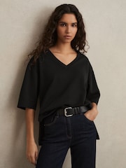 Negro - Reiss Annabel Stretch-Cotton Oversized V-Neck T-Shirt - Imagen 1 de 6