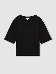 Negro - Reiss Annabel Stretch-Cotton Oversized V-Neck T-Shirt - Imagen 2 de 6