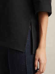 Negro - Reiss Annabel Stretch-Cotton Oversized V-Neck T-Shirt - Imagen 4 de 6