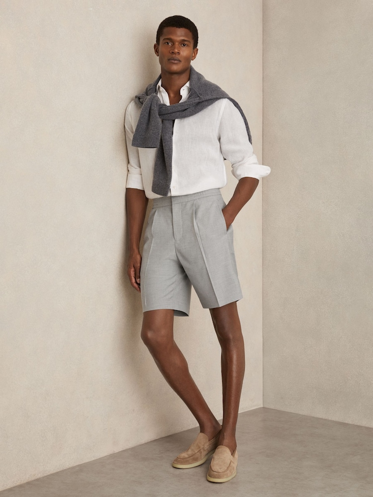 Gris suave - Pantalones cortos holgados con cordón ajustable Sussex de Reiss - Imagen 1 de 6 Gris suave - Pantalones cortos holgados con cordón ajustable Sussex de Reiss - Imagen 1 de 6