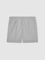 Gris suave - Pantalones cortos holgados con cordón ajustable Sussex de Reiss - Imagen 2 de 6