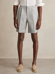 Gris suave - Pantalones cortos holgados con cordón ajustable Sussex de Reiss - Imagen 3 de 6