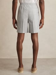 Gris suave - Pantalones cortos holgados con cordón ajustable Sussex de Reiss - Imagen 5 de 6