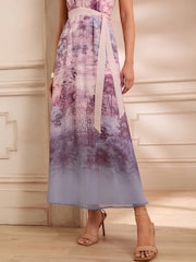 Love & Roses Scenic Printed Tie Shoulder Midaxi Dress - Imagen 4 de 5