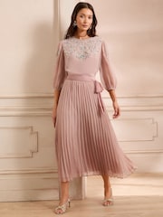 Love & Roses Embellished Crew Neck Pleated Midi Dress - Imagen 1 de 5